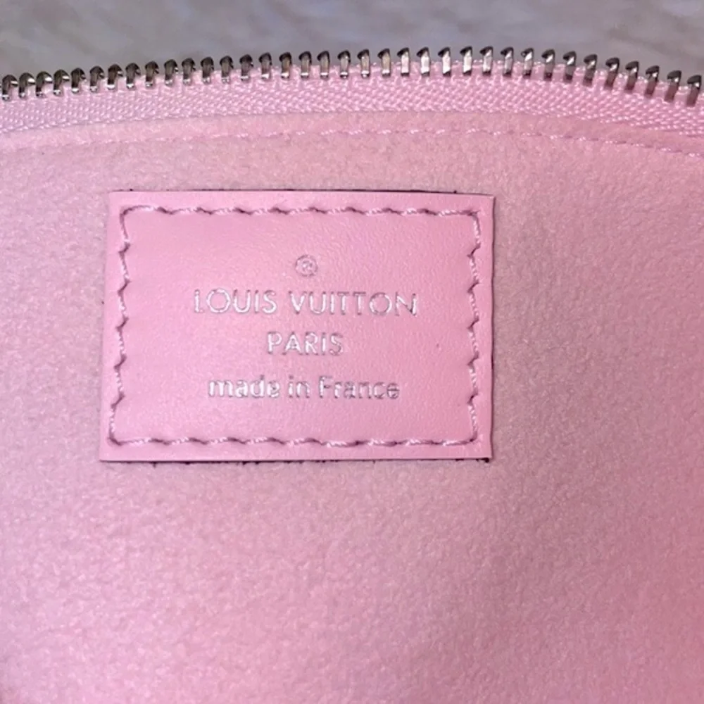 Louis Vuitton full inclusion
